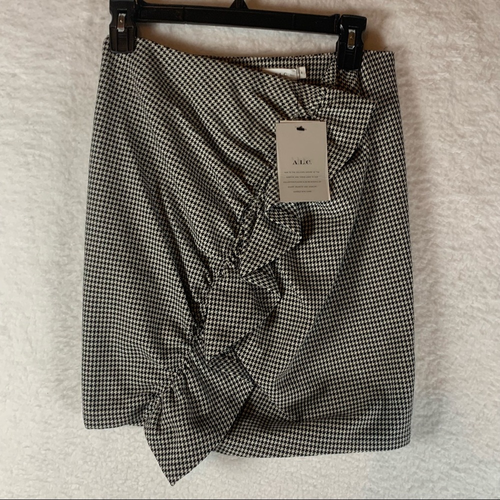 ALC Mini Skirt Houndstooth Ruffle Pencil Skirt Black White Size 6 NWT 4758